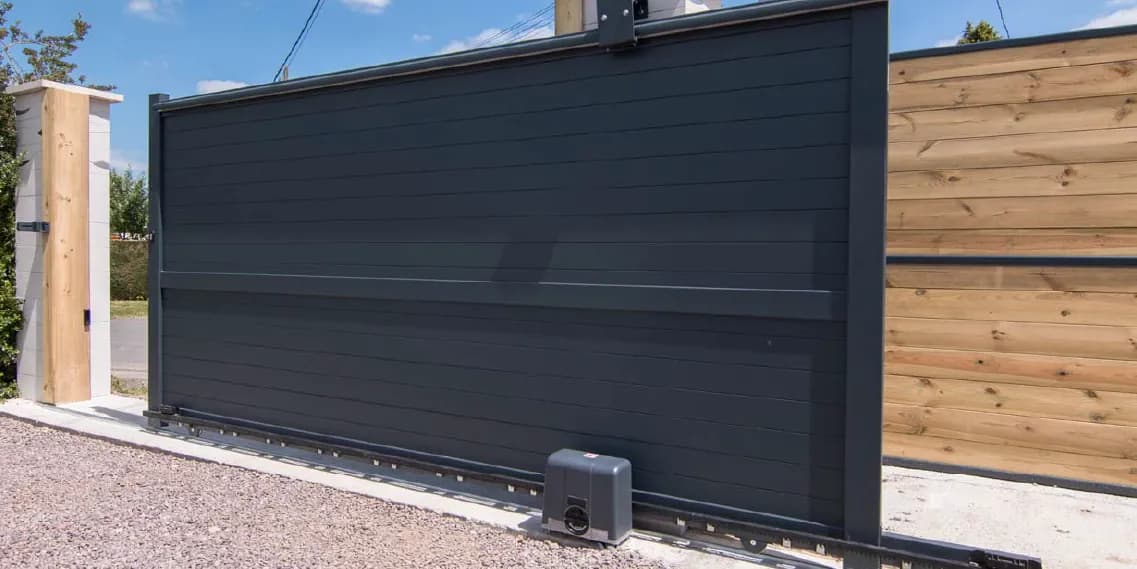 Portail électrique coulissant sur rail