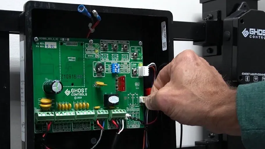 Enregistrement d'une télécommande sur le module de réception du moteur