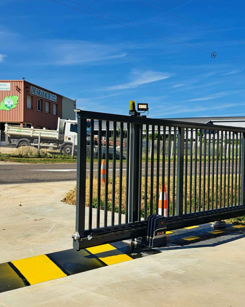 Portail autoportant sur mesure — fabrication Xpert Maintenance
