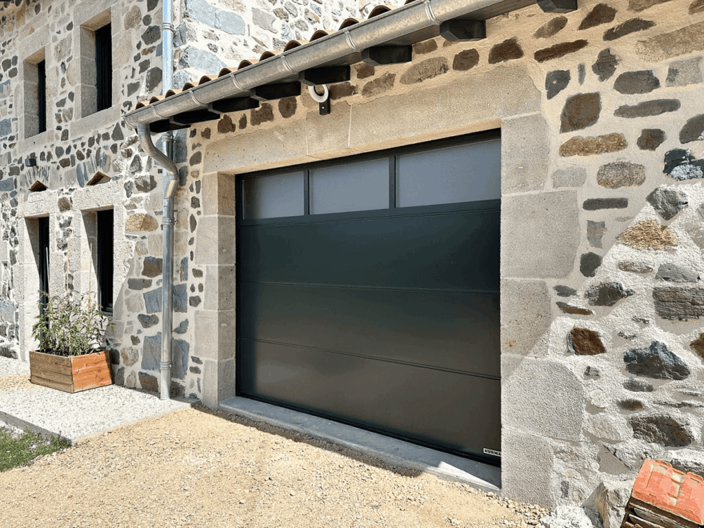 Intervention rapide à Paris et en Île-de-France - Portes sectionnelles -xpert-maintenance 75 77 78