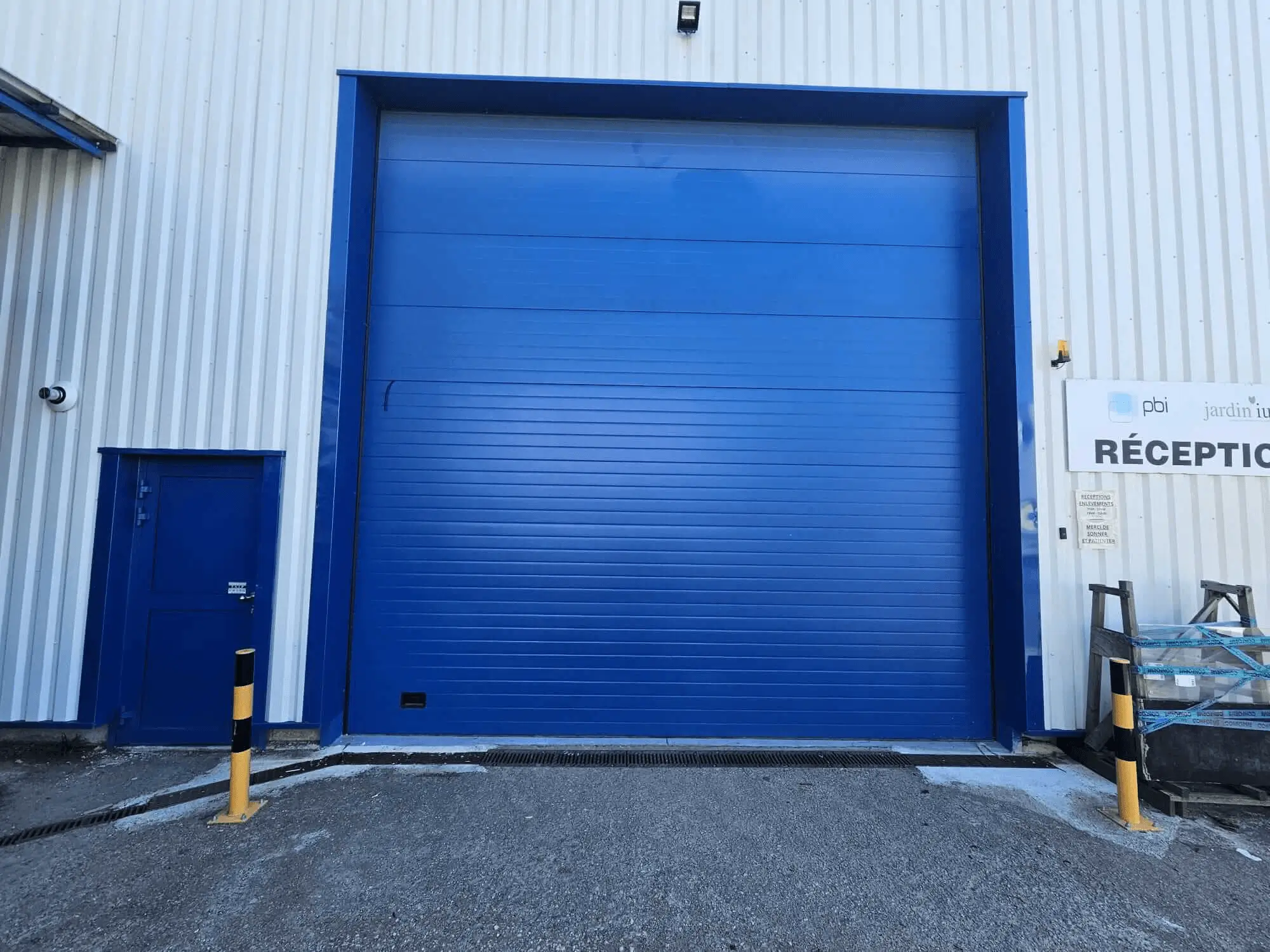 Installation Sur-Mesure Porte Sectionnelle Industriel - xpert-maintenance