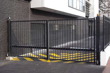 portail battant industriel - Xpert Maintenance