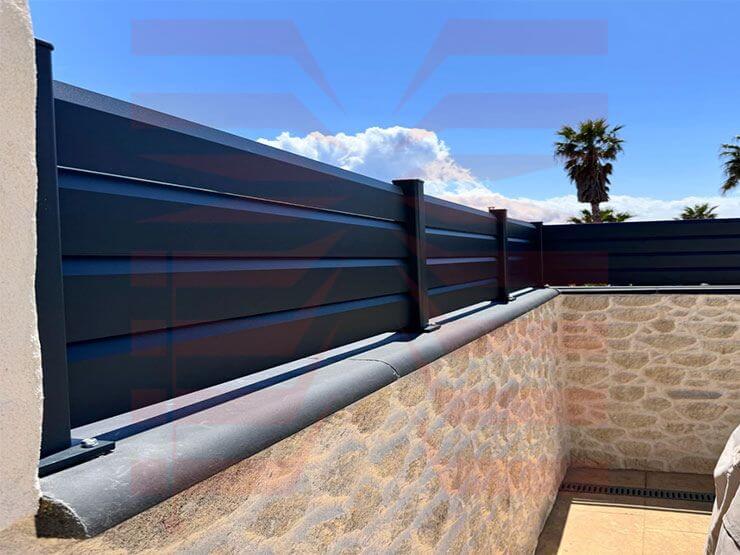 Installation Sur-Mesure Clôture Résidentielle - Xpert Maintenance